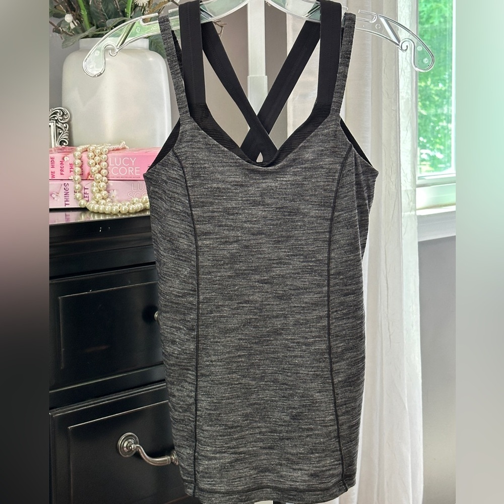 Lululemon Run For Gold Black Tank Built-In Bra with removable pads Size 4 - Picture 2 of 16